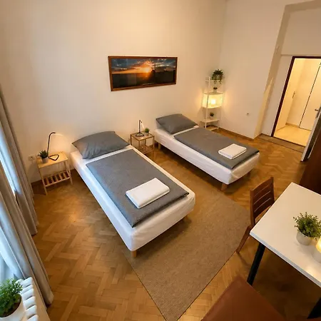 Korunovacni 30
