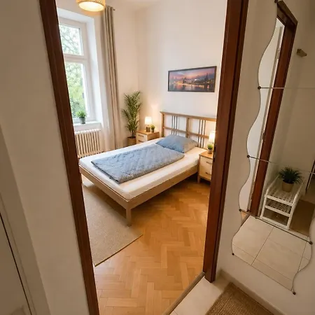 Korunovacni 30 * Prag