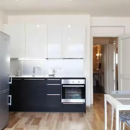 Korunovacni 30 Daire Prag